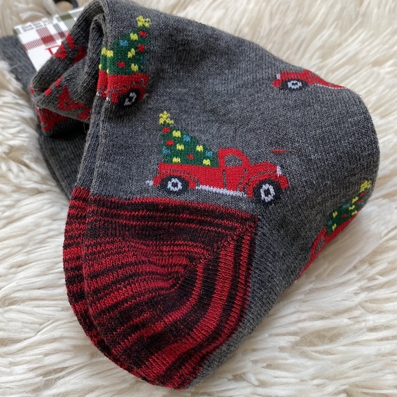 🎉2X HP🎉 Davco Tree & Truck Socks 💗 Gray Red & Green - Picture 4 of 8